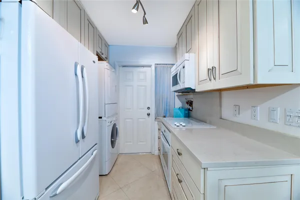 $915,000 | 1021 Hillsboro Mile, Unit G1, Hillsboro Beach, FL 33064