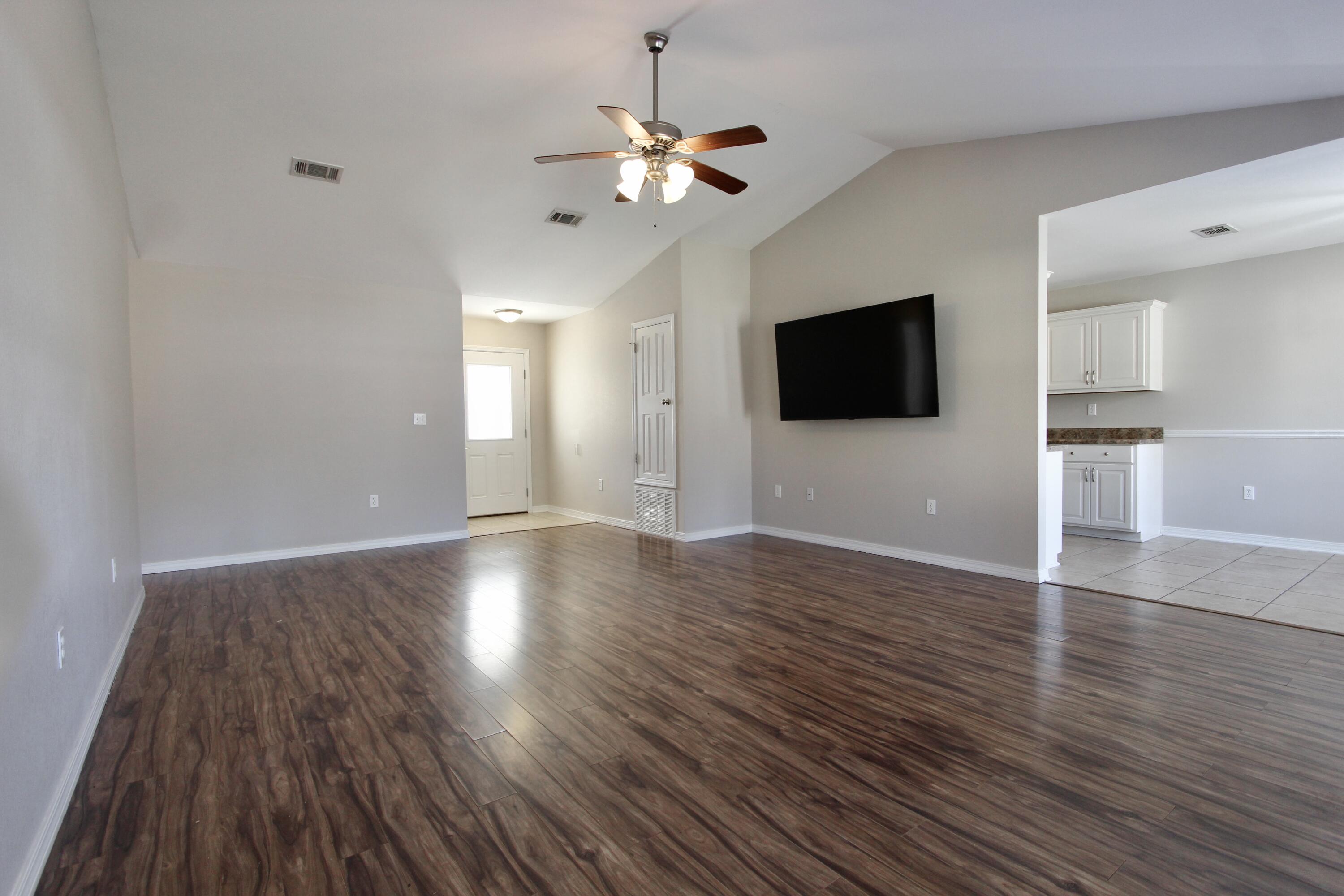 3151 Forrest Avenue Crestview, FL 32539 - Photo 5 of 27 IMG_3597