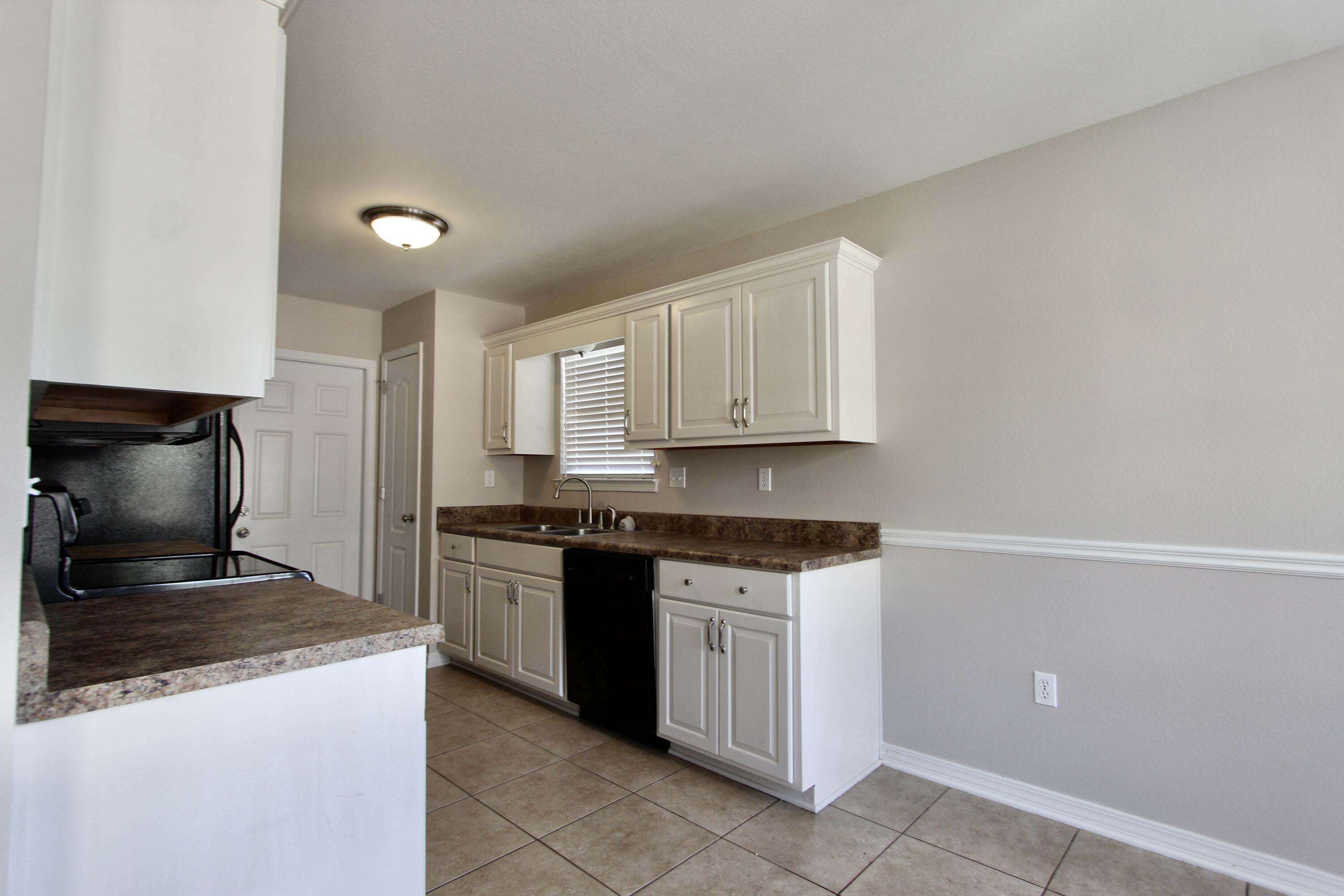 3151 Forrest Avenue Crestview, FL 32539 - Photo 8 of 27 IMG_3601