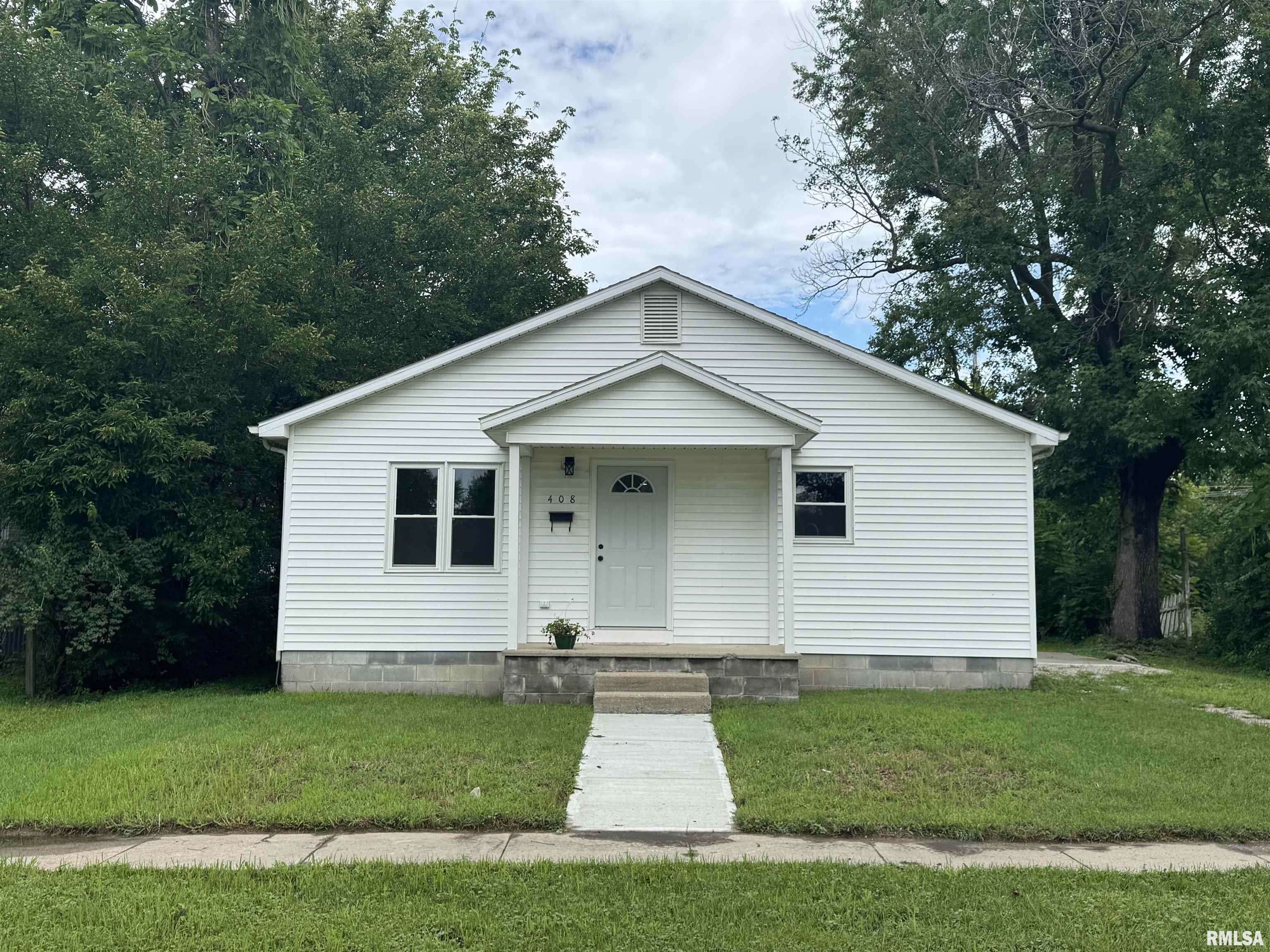 408 West 5th Street Flora, IL 62839 - Photo 1 of 34