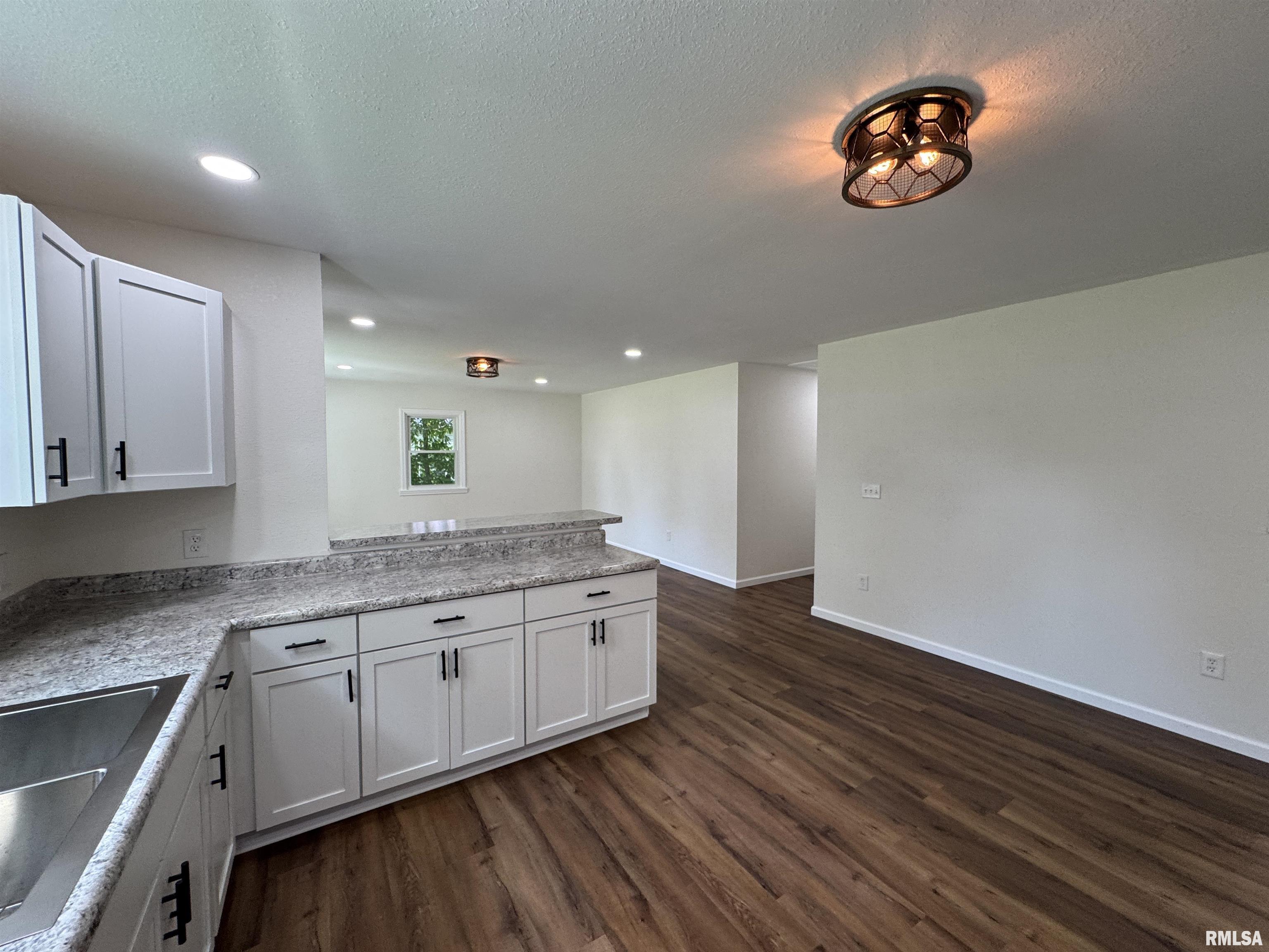 408 West 5th Street Flora, IL 62839 - Photo 11 of 34