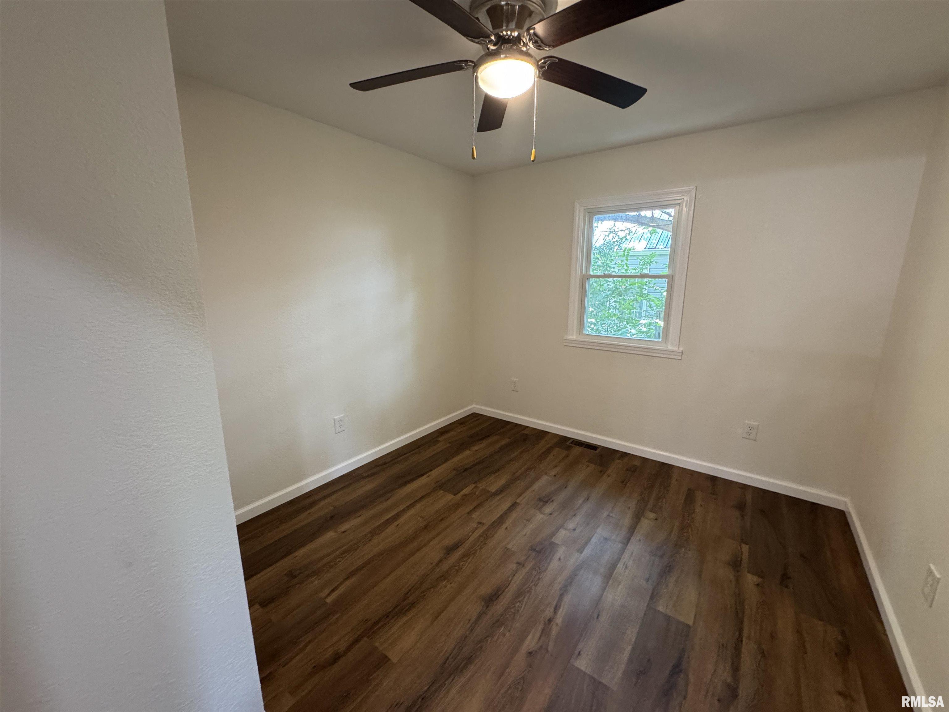 408 West 5th Street Flora, IL 62839 - Photo 12 of 34