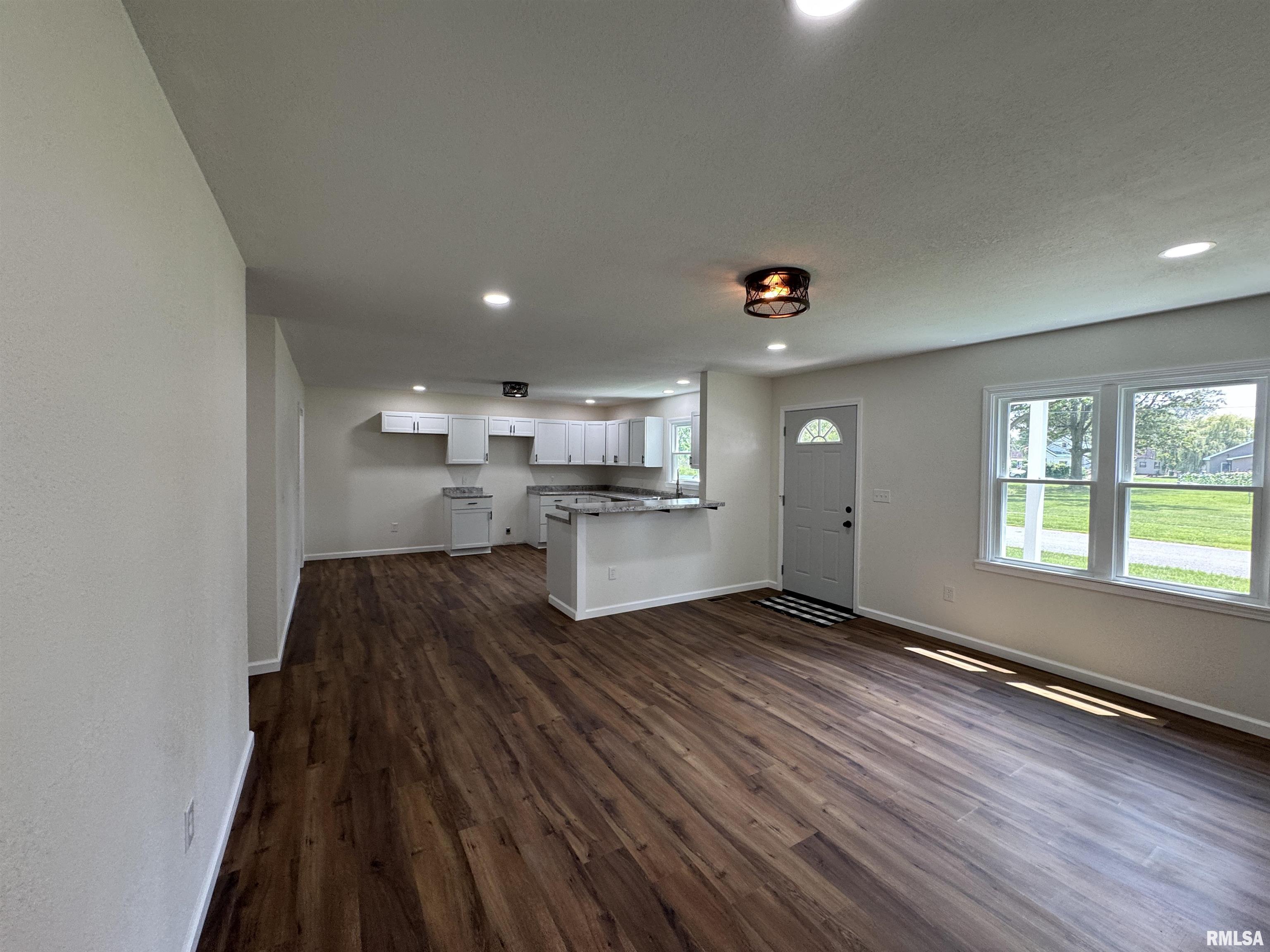 408 West 5th Street Flora, IL 62839 - Photo 4 of 34