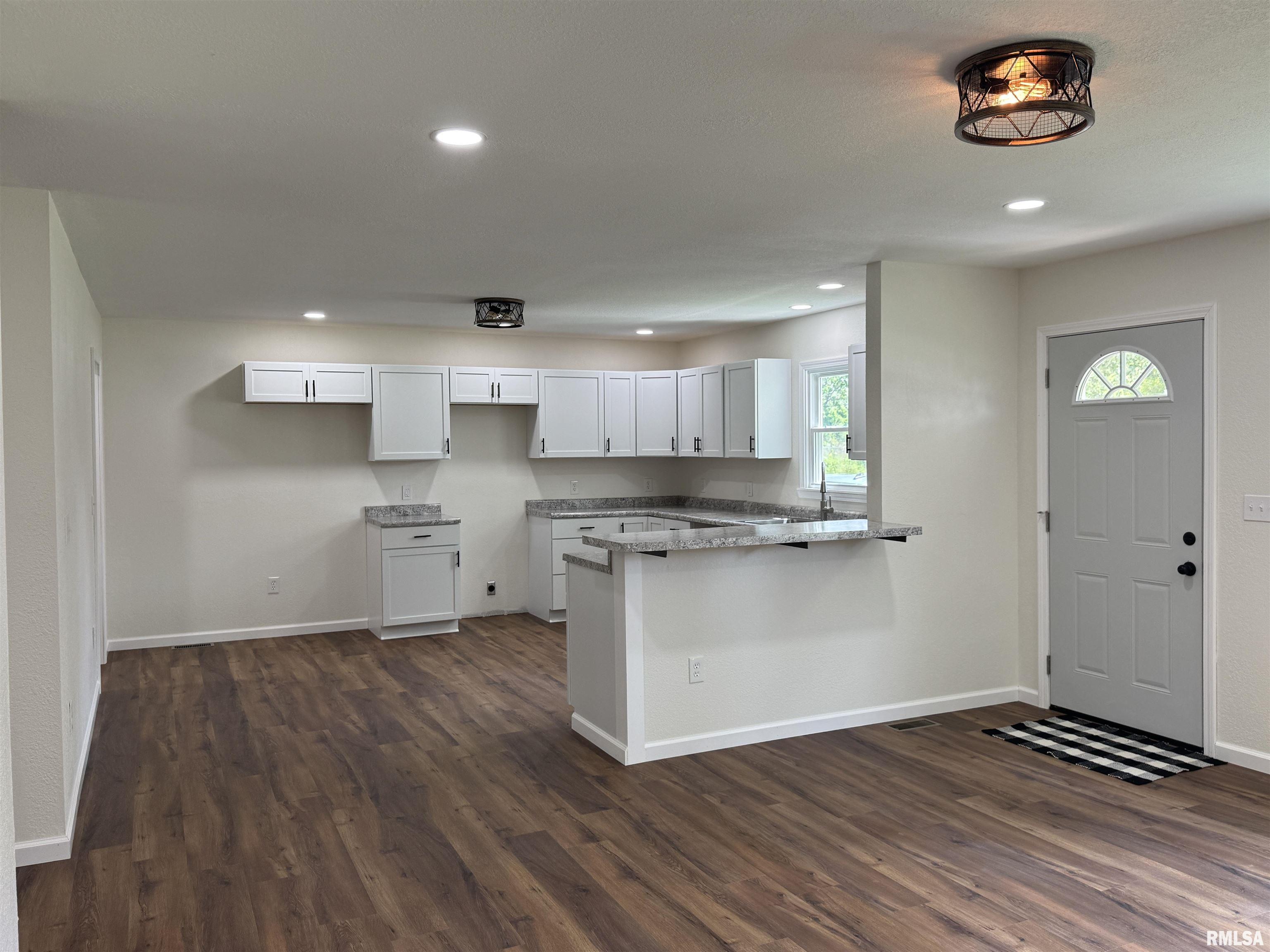 408 West 5th Street Flora, IL 62839 - Photo 5 of 34