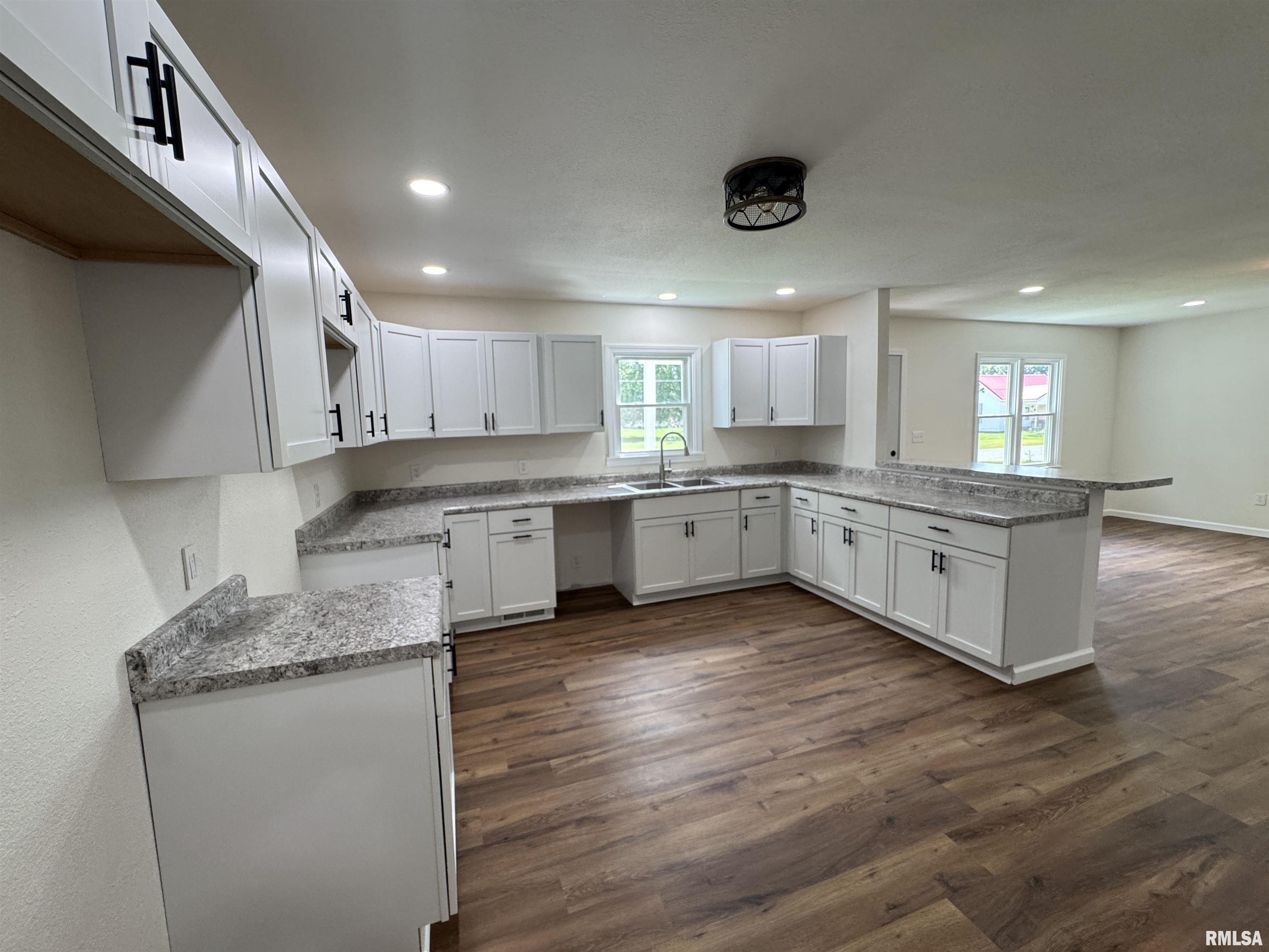 408 West 5th Street Flora, IL 62839 - Photo 7 of 34