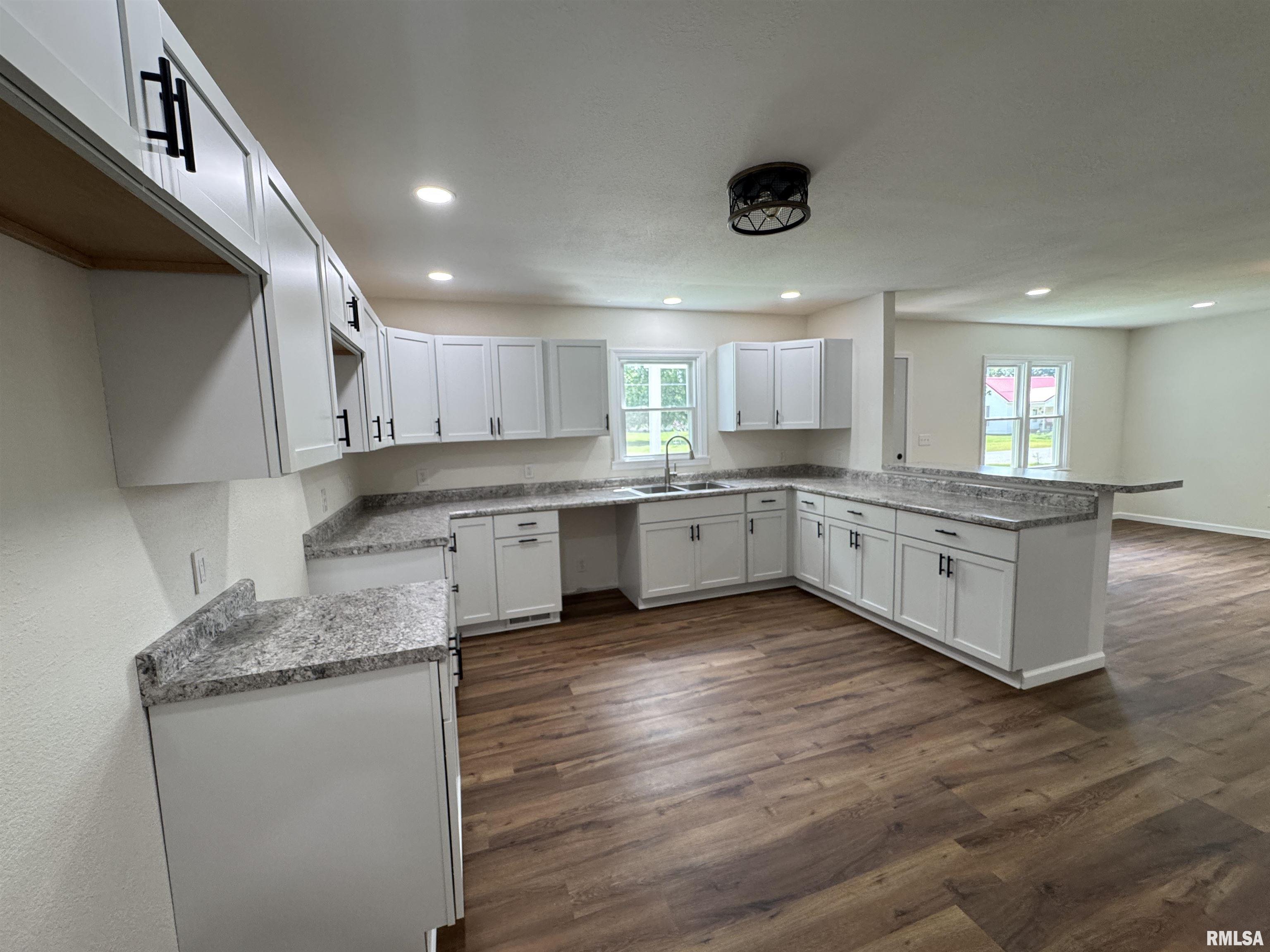 408 West 5th Street Flora, IL 62839 - Photo 8 of 34