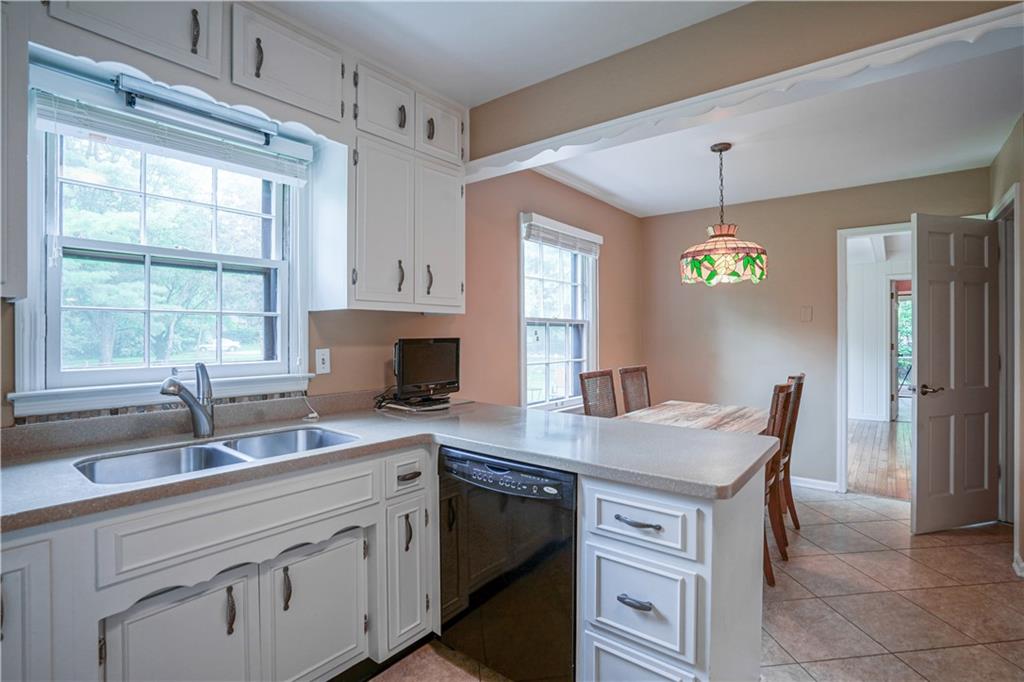 8716 Lancaster Road Indianapolis, IN 46260 - Photo 8 of 49 Gallery Image 8