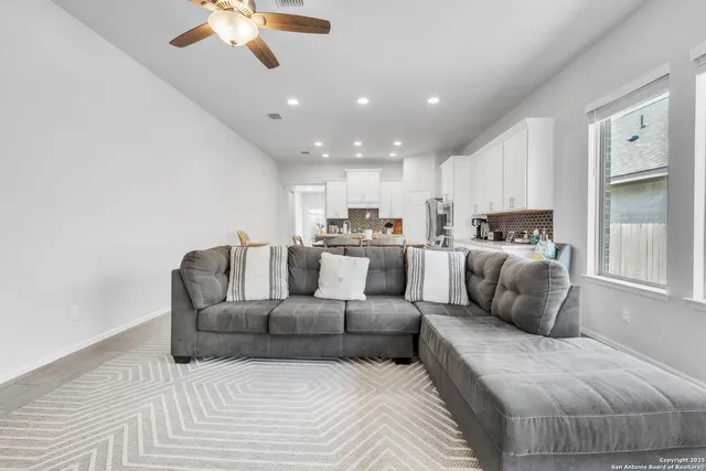 $2,500 | 13238 Fantine, San Antonio, TX 78253