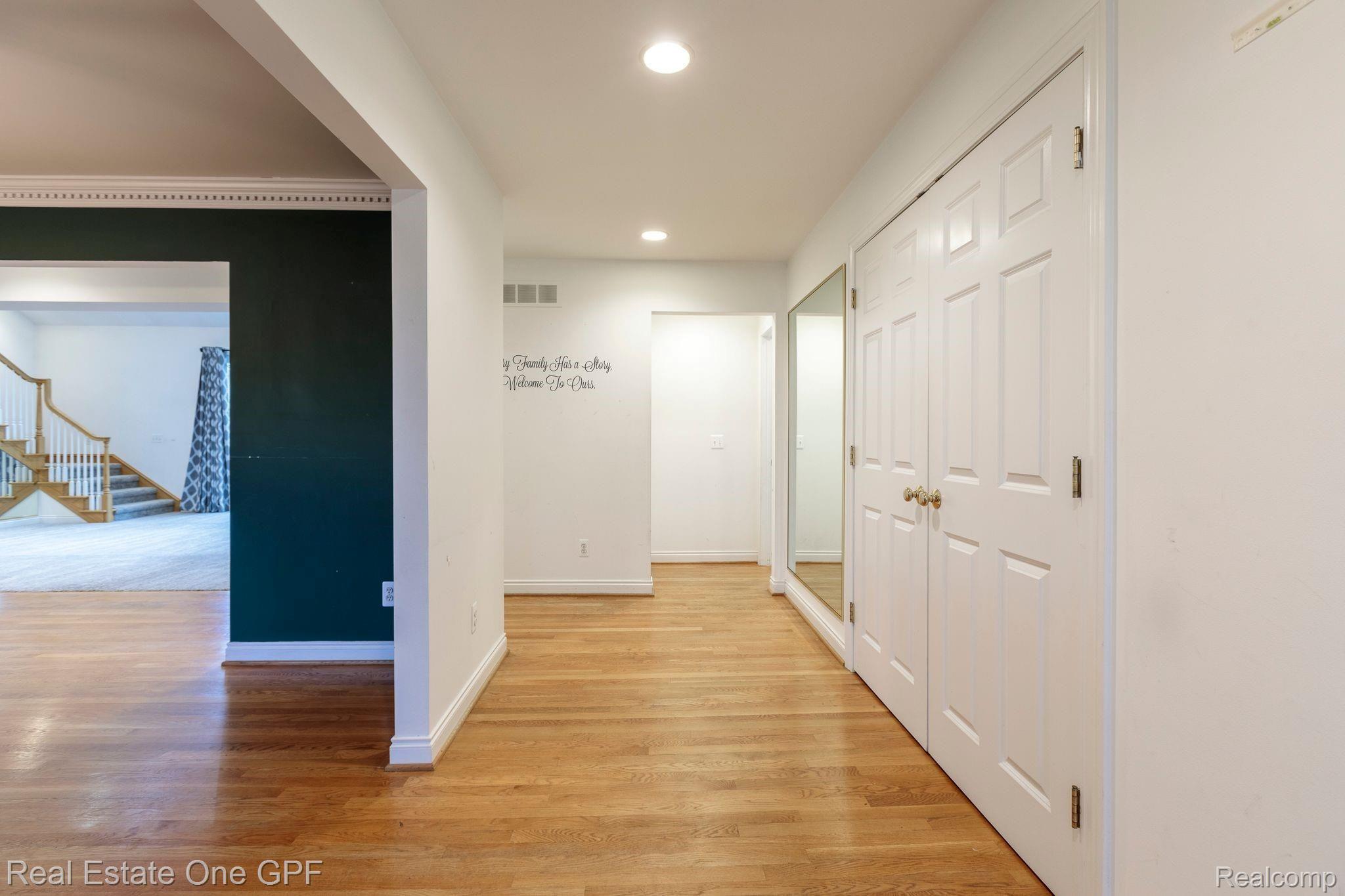 423 Barclay Rd-5.jpg