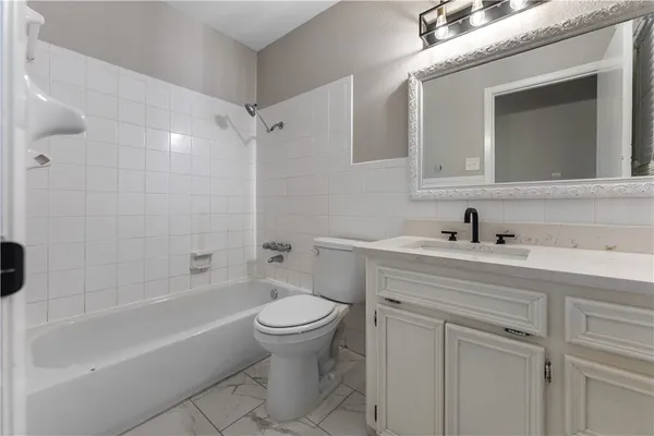 $2,700 | 4937 Holmes Drive, Corpus Christi, TX 78411