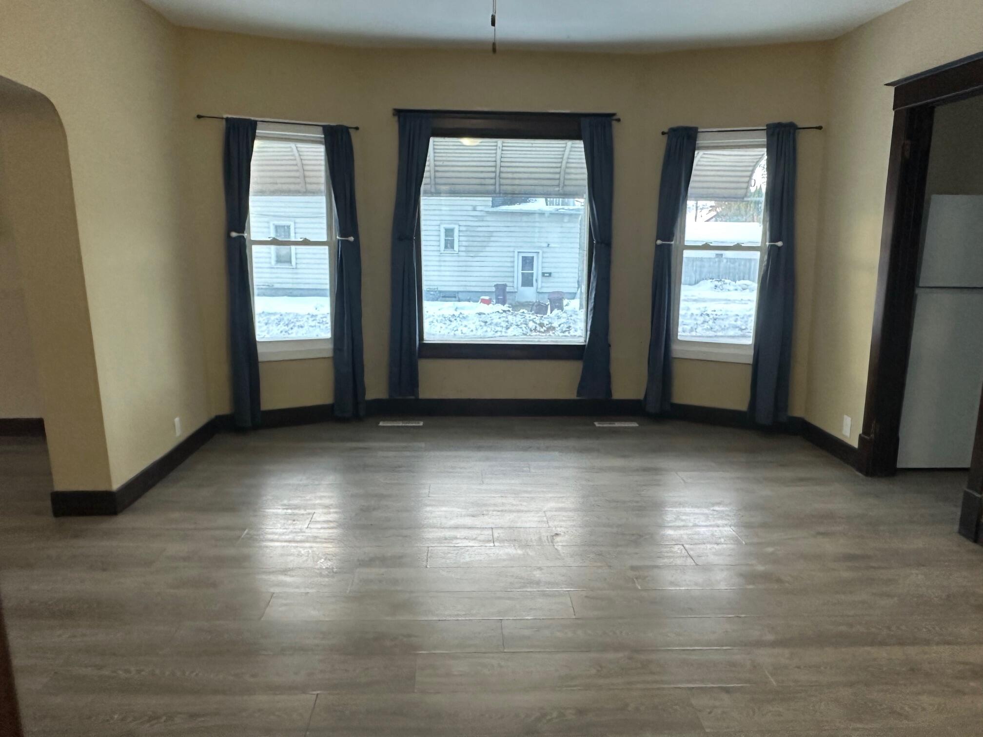 1634 South 10th Street Manitowoc, WI 54220 - Photo 5 of 16 IMG_2353 (1)