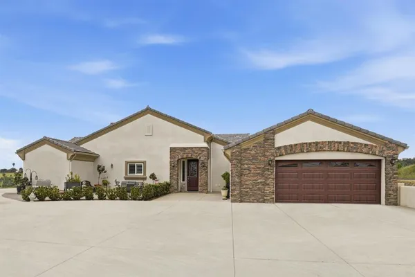 $1,749,000 | 3600 Linda Vista Drive, Fallbrook, CA 92028