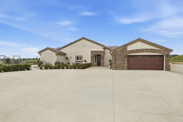 $1,749,000 | 3600 Linda Vista Drive, Fallbrook, CA 92028