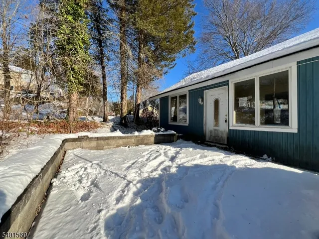 $320,000 | 182 Lackawanna Drive, Stanhope, NJ 07874