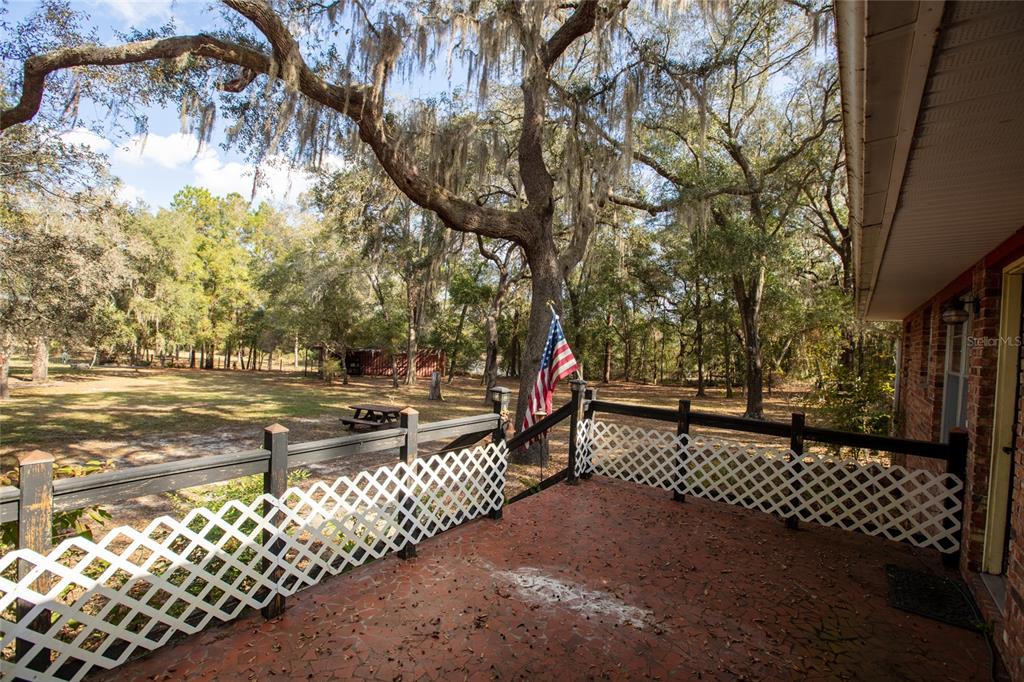 730 Highway 26 Melrose, FL 32666 - Photo 27 of 80 a view of a street with large trees