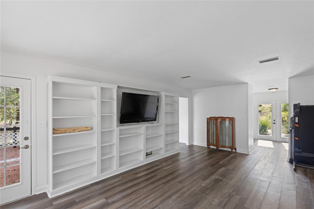 730 Highway 26 Melrose, FL 32666 - Photo 40 of 80 a living room with furniture and a flat screen tv