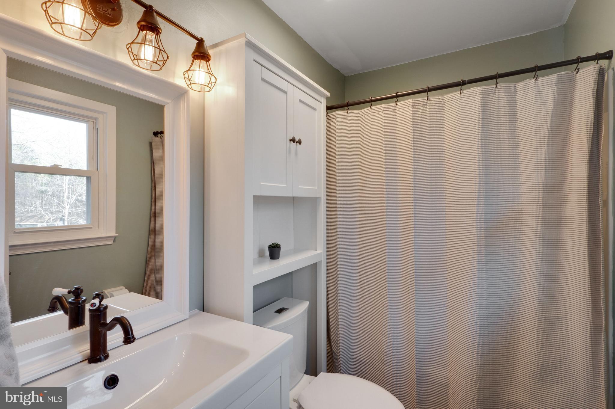 17827 Horsehead Road Brandywine, MD 20613 - Photo 14 of 43 Upgraded tile floors and updated bathroom