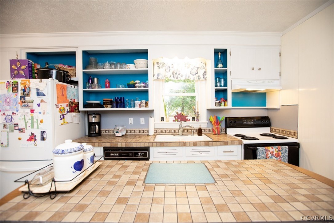 1213 West Osborn Road Farmville, VA 23901 - Photo 16 of 37 a kitchen with a refrigerator and a stove top oven