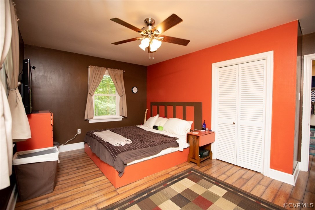 1213 West Osborn Road Farmville, VA 23901 - Photo 17 of 37 a bedroom with a bed and window
