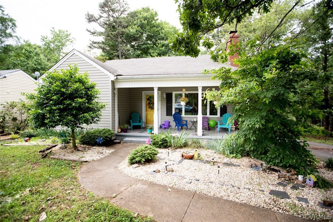1213 West Osborn Road Farmville, VA 23901 - Photo 2 of 37 a view of a house with a small garden