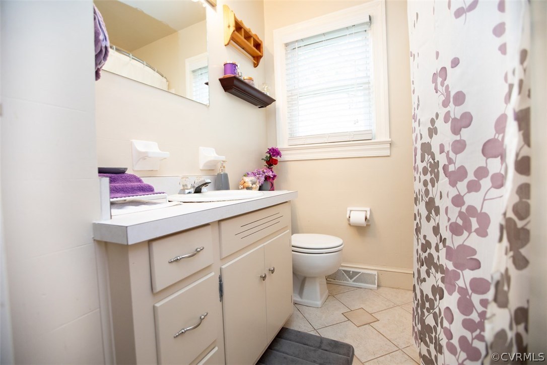1213 West Osborn Road Farmville, VA 23901 - Photo 29 of 37 a bathroom with a sink toilet and shower