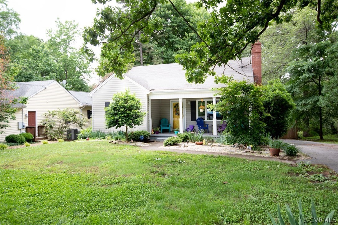 1213 West Osborn Road Farmville, VA 23901 - Photo 3 of 37 a backyard of a house with table and chairs plants and large tree
