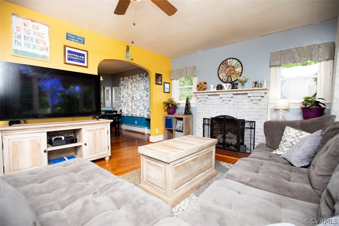 1213 West Osborn Road Farmville, VA 23901 - Photo 8 of 37 a living room with furniture and a flat screen tv