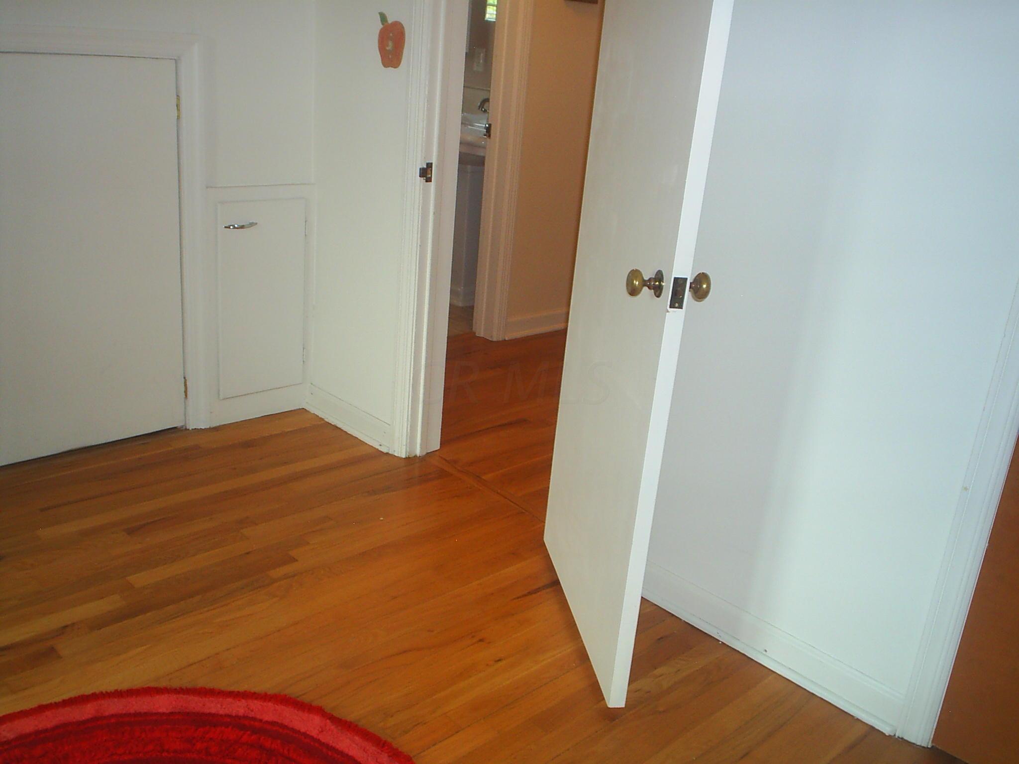 2050 Milden Road Columbus, OH 43221 - Photo 8 of 45