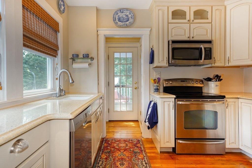 16 Sunnybank Road, Unit 2 Watertown, MA 02472 - Photo 4 of 33 Gallery Image 4