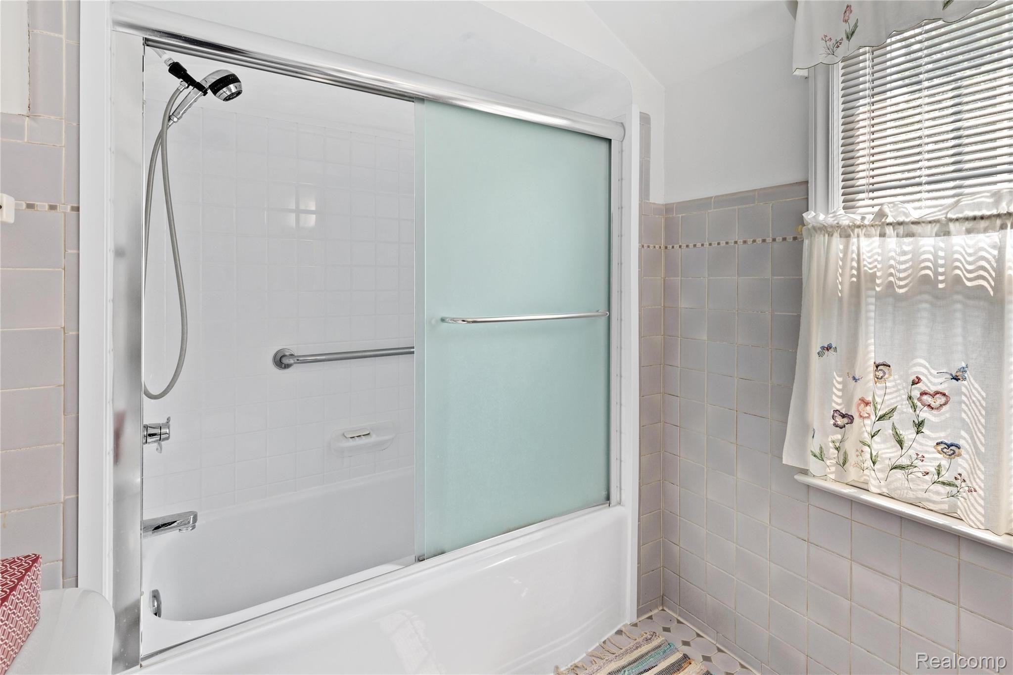 20475 Picadilly Road Detroit, MI 48221 - Photo 18 of 29 20475 Picadilly-14.jpg