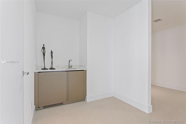 $5,400,000 | 18975 Collins Avenue, Unit 4200, Sunny Isles Beach, FL 33160