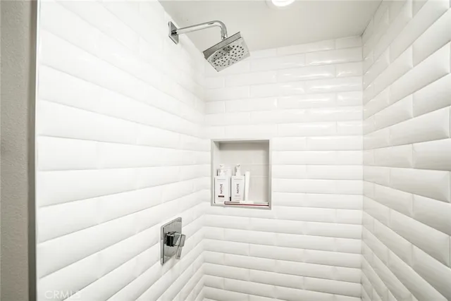 a view of entryway with bathroom