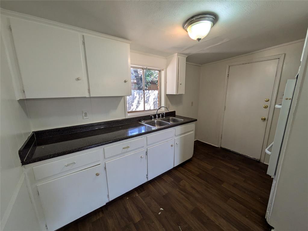 710 Boulevard Boulevard North Dallas, TX 75211 - Photo 7 of 21 a kitchen with granite countertop white cabinets and window