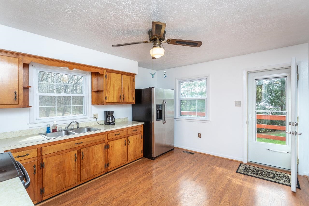 3750 East Point Road Elkton, VA 22827 - Photo 10 of 37 Gallery Image 10