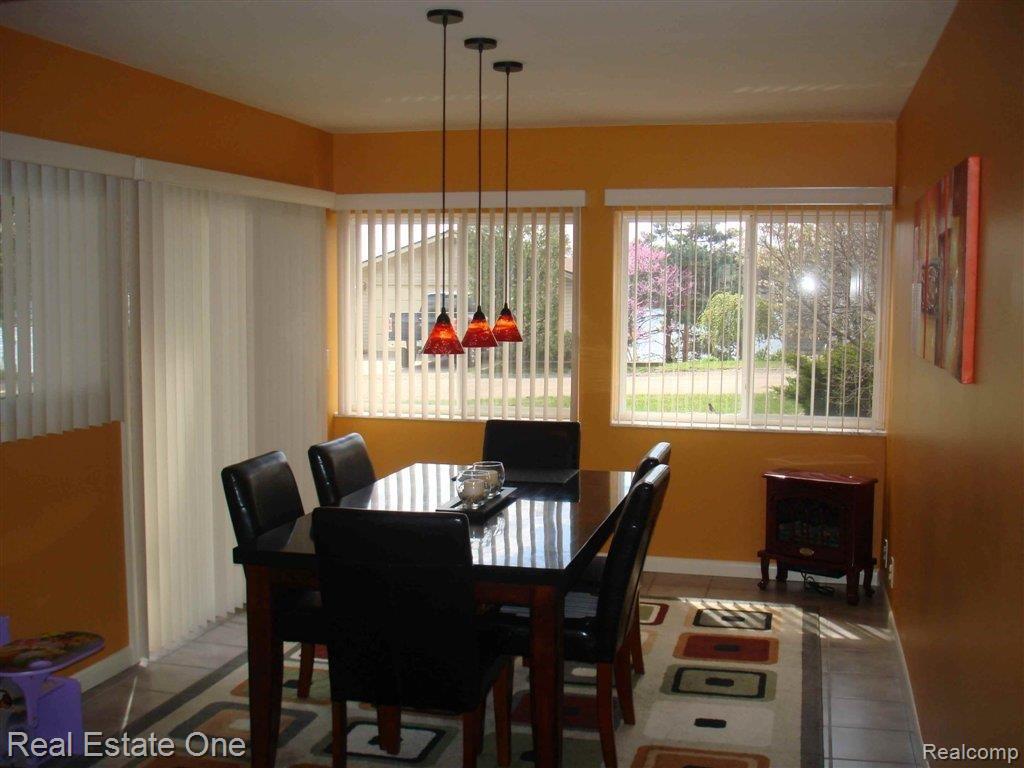 11512 Ember Road Davisburg, MI 48350 - Photo 3 of 17 pics to list our house 015.jpg