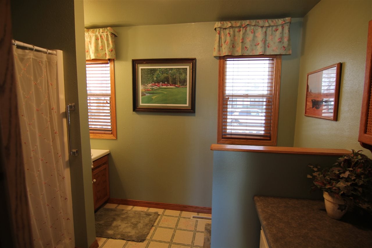 405 South Center Street Lone Tree, IA 52755 - Photo 17 of 24 Gallery Image 17