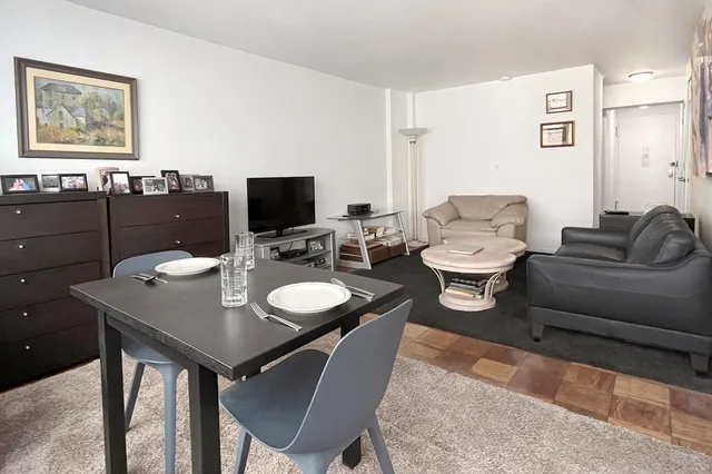 $409,000 | 153 East 57th Street, Unit 11L | Midtown East