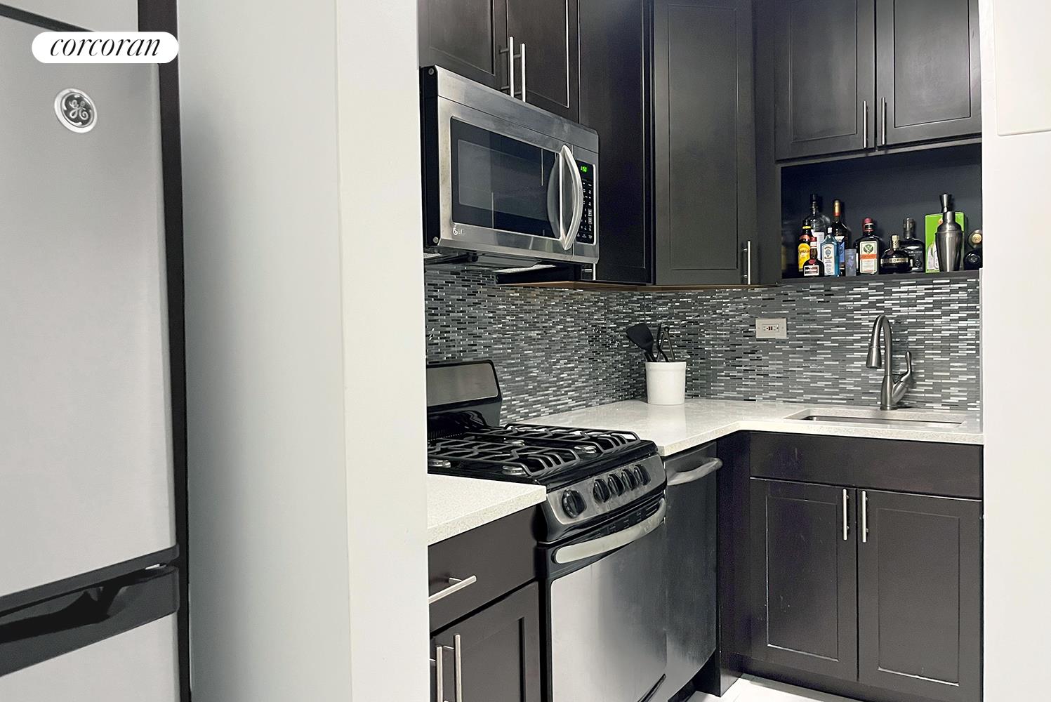 153 East 57th Street, Unit 11L Manhattan, NY 10022 - Photo 3 of 14