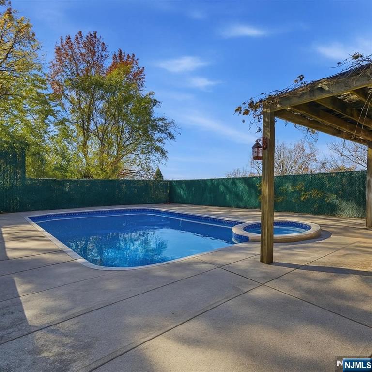 703 Stewart Street Ridgefield, NJ 07657 - Photo 34 of 38 a view of a basket ball ground