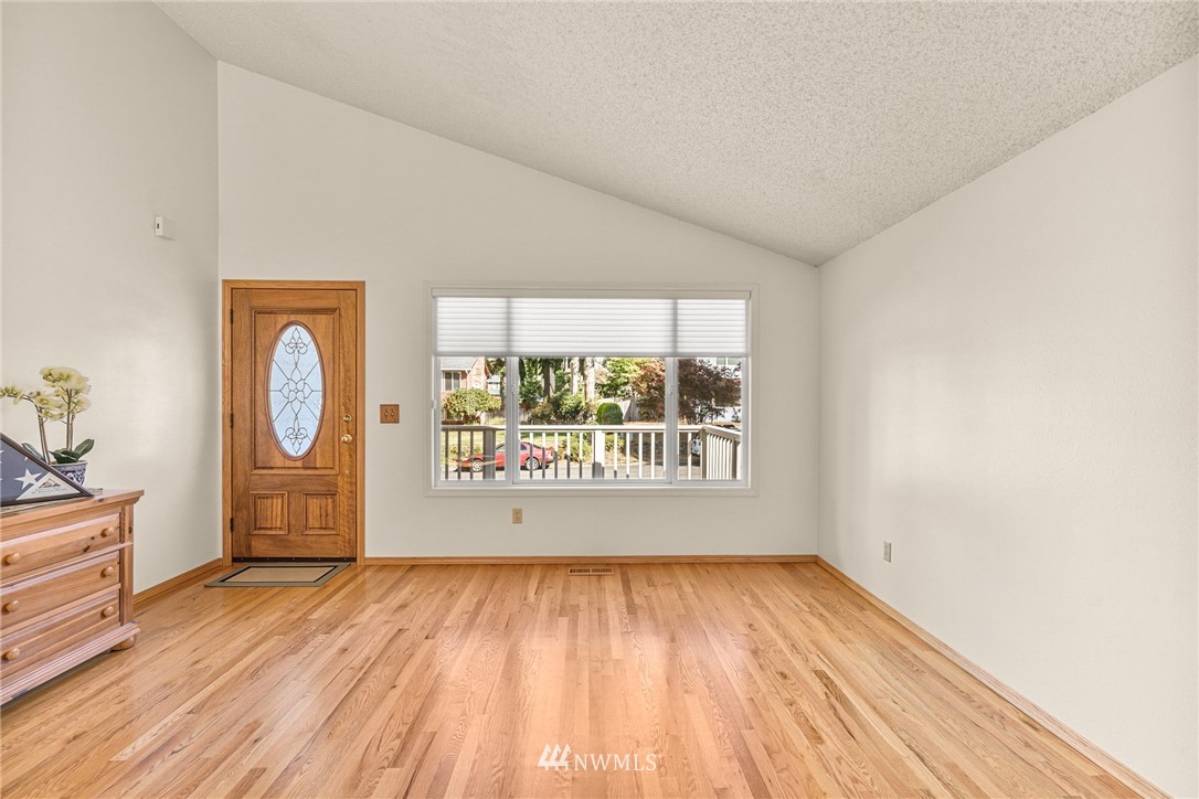 4219 Southeast 4th Place Renton, WA 98059 - Photo 8 of 40