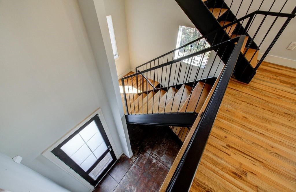 318 McAlpine Street Houston, TX 77003 - Photo 21 of 25 Stairs