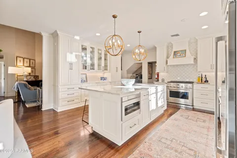 $885,000 | 144 Teche Drive, Lafayette, LA 70503