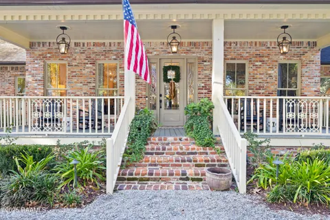 $885,000 | 144 Teche Drive, Lafayette, LA 70503
