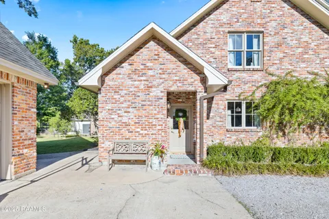 $885,000 | 144 Teche Drive, Lafayette, LA 70503