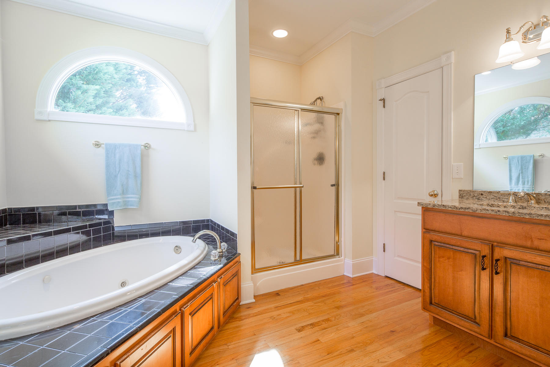 6410 Cheltenham Road South Hixson, TN 37343 - Photo 16 of 32 Master Bath