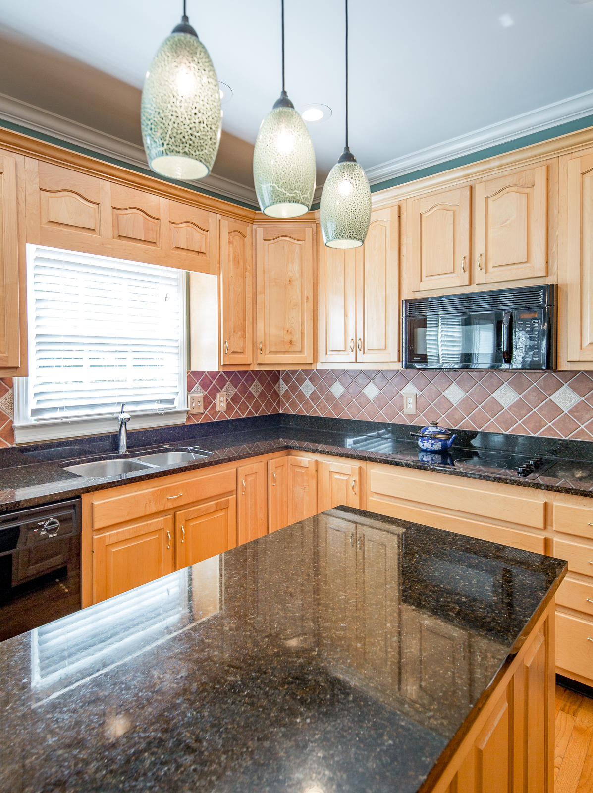 6410 Cheltenham Road South Hixson, TN 37343 - Photo 7 of 32 Kitchen