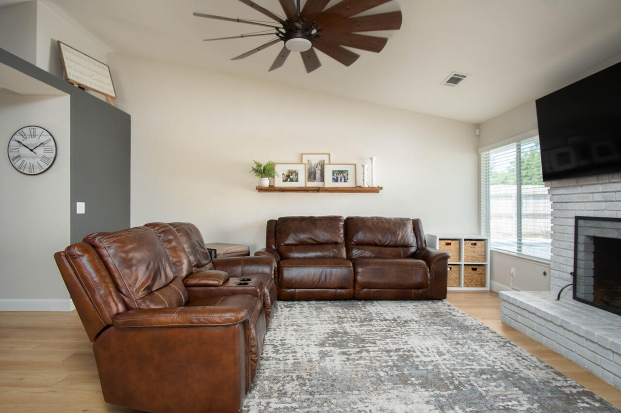 421 Katelyn Court Exeter, CA 93221 - Photo 9 of 21 DSC01295-Edit