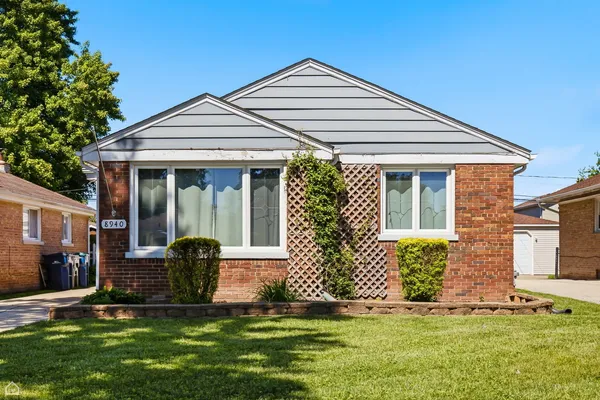$235,000 | 8940 South Utica Avenue, Evergreen Park, IL 60805