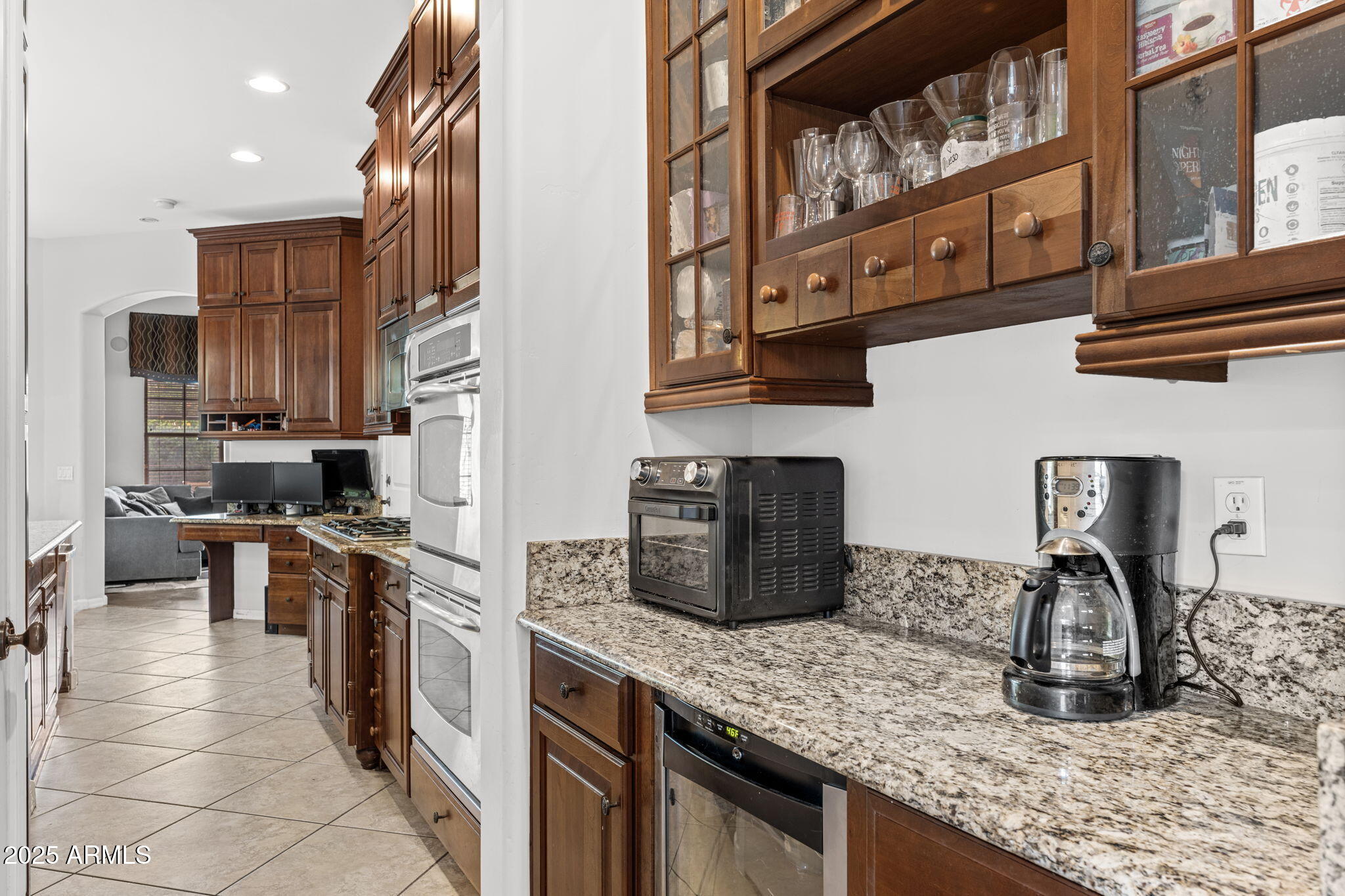 9285 East Canyon View Scottsdale, AZ 85255 - Photo 12 of 39 Butler Pantry- bar area