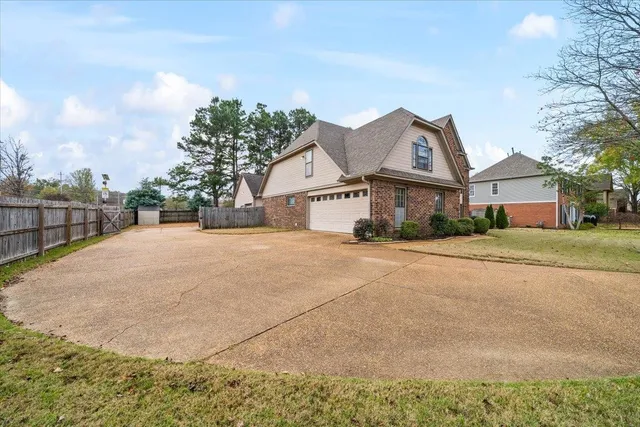 a view of house with a outdoor space